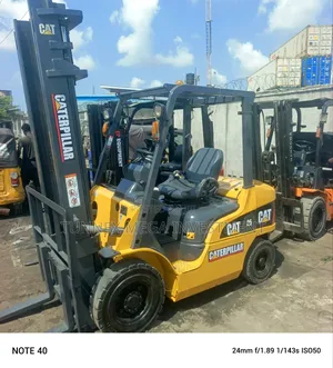 2.5tons Clean Caterpillar Forklift Available for Sale