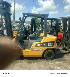 2.5tons Clean Caterpillar Forklift Available for Sale