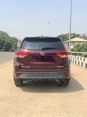 Toyota Highlander XLE 2019 Maroon