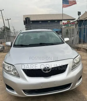 Toyota Corolla LE 4dr Sedan (1.8L 4cyl 4A) 2010 Silver