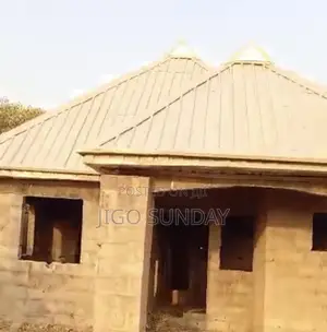 3bdrm Bungalow in Fakale, Ita Oluwo for sale