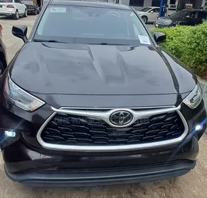 Toyota Highlander LE 2021 Black
