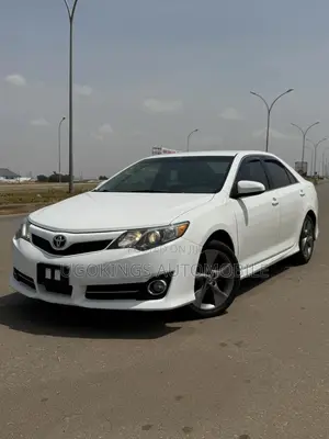 Toyota Camry SE 4dr Sedan (3.5L 6cyl 6A) 2014 White