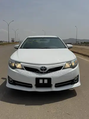 Toyota Camry SE 4dr Sedan (3.5L 6cyl 6A) 2014 White