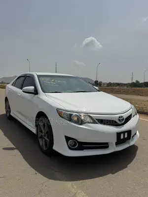 Toyota Camry SE 4dr Sedan (3.5L 6cyl 6A) 2014 White