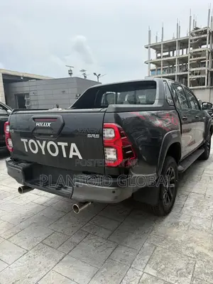 New Toyota Hilux 2025 Black
