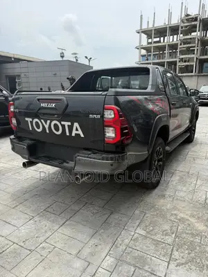 New Toyota Hilux 2025 Black