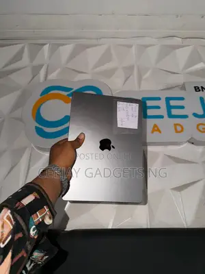 Laptop Apple MacBook Pro 2024 M3 14-inch 16GB Apple M3 SSD 512GB