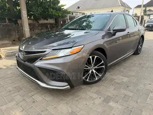 Toyota Camry SE FWD 2020 Gray