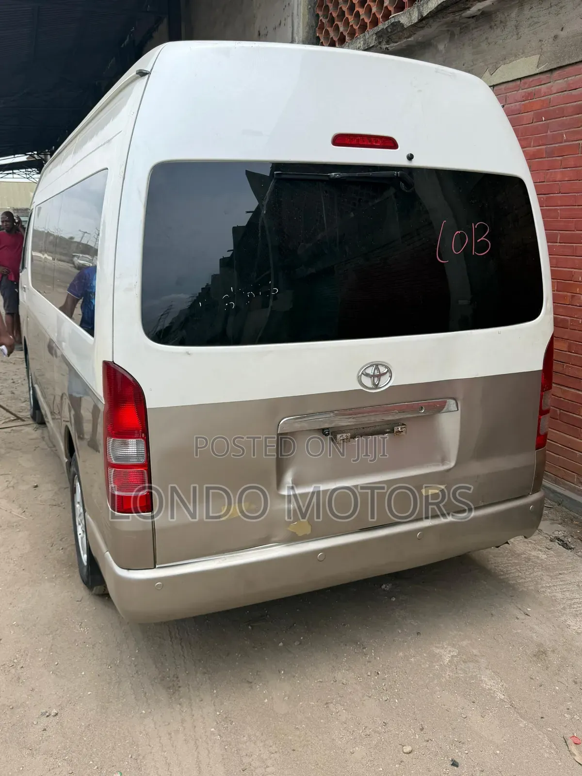 Toyota HiAce 2018 White