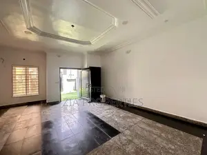 4bdrm Townhouse / Terrace in Ikota for rent