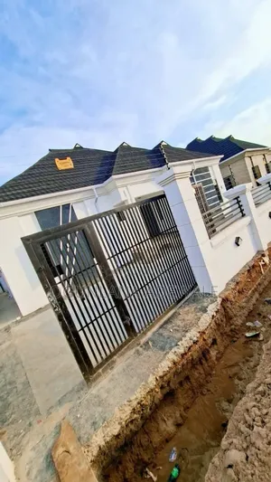 3bdrm Bungalow in Blue Stone Garden, Obafemi-Owode for sale