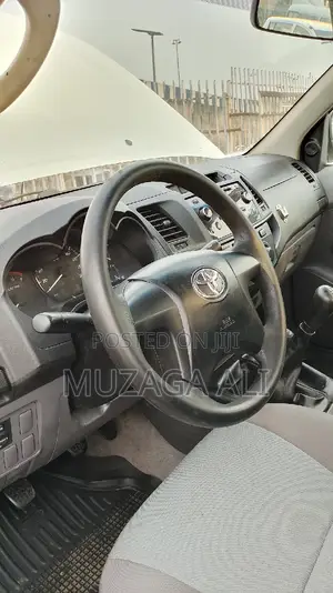 Toyota Hilux 2012 White