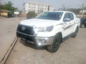 Toyota Hilux 2021 White