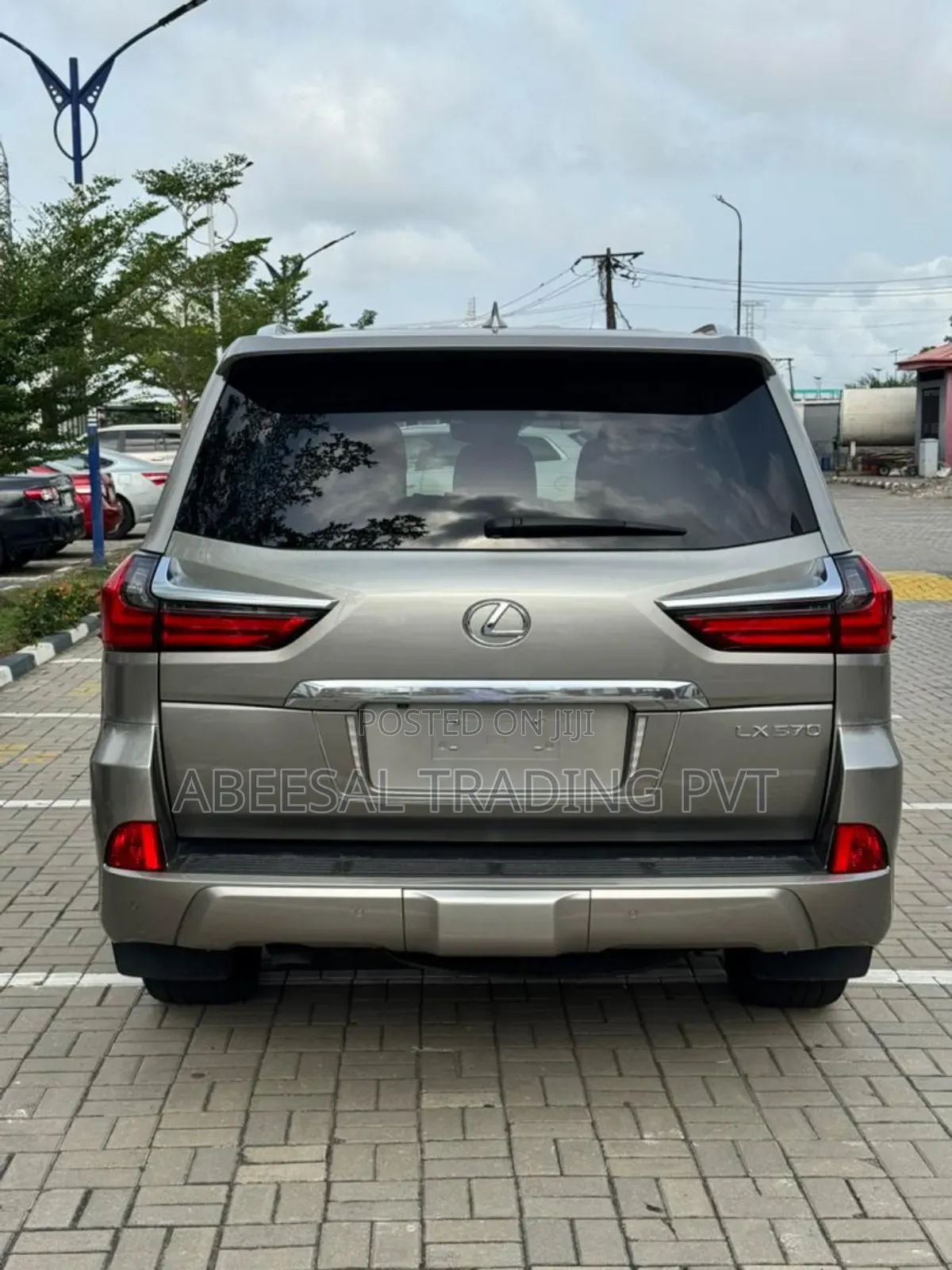 Lexus LX 570 AWD 2018 Gold