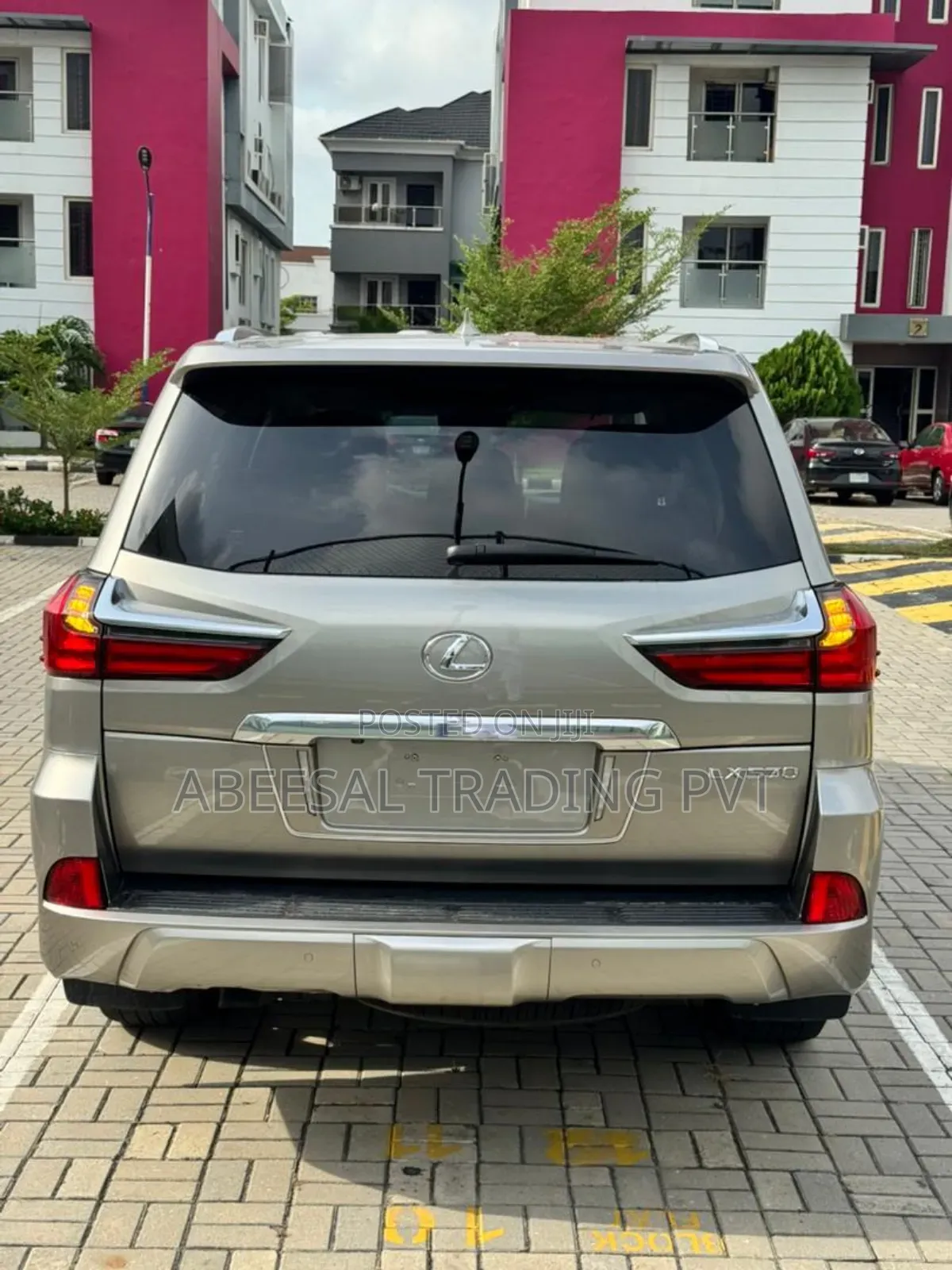 Lexus LX 570 AWD 2018 Gold