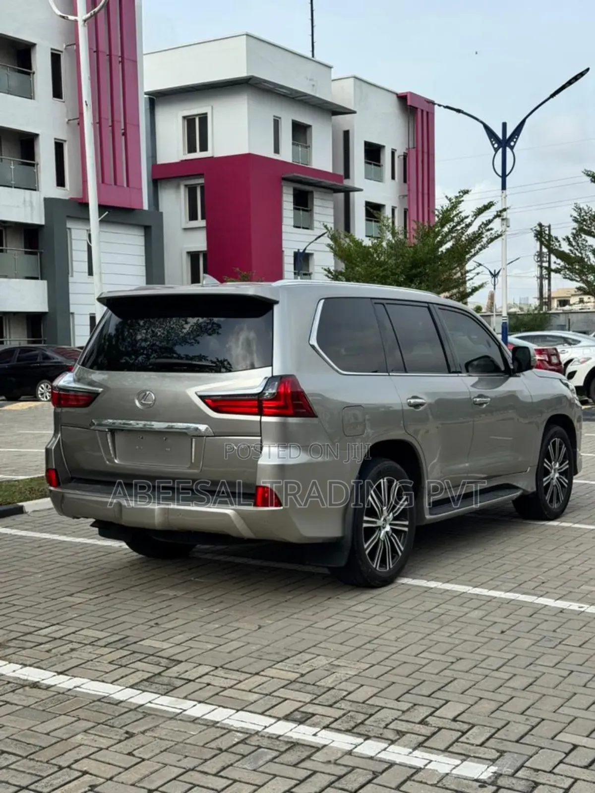 Lexus LX 570 AWD 2018 Gold