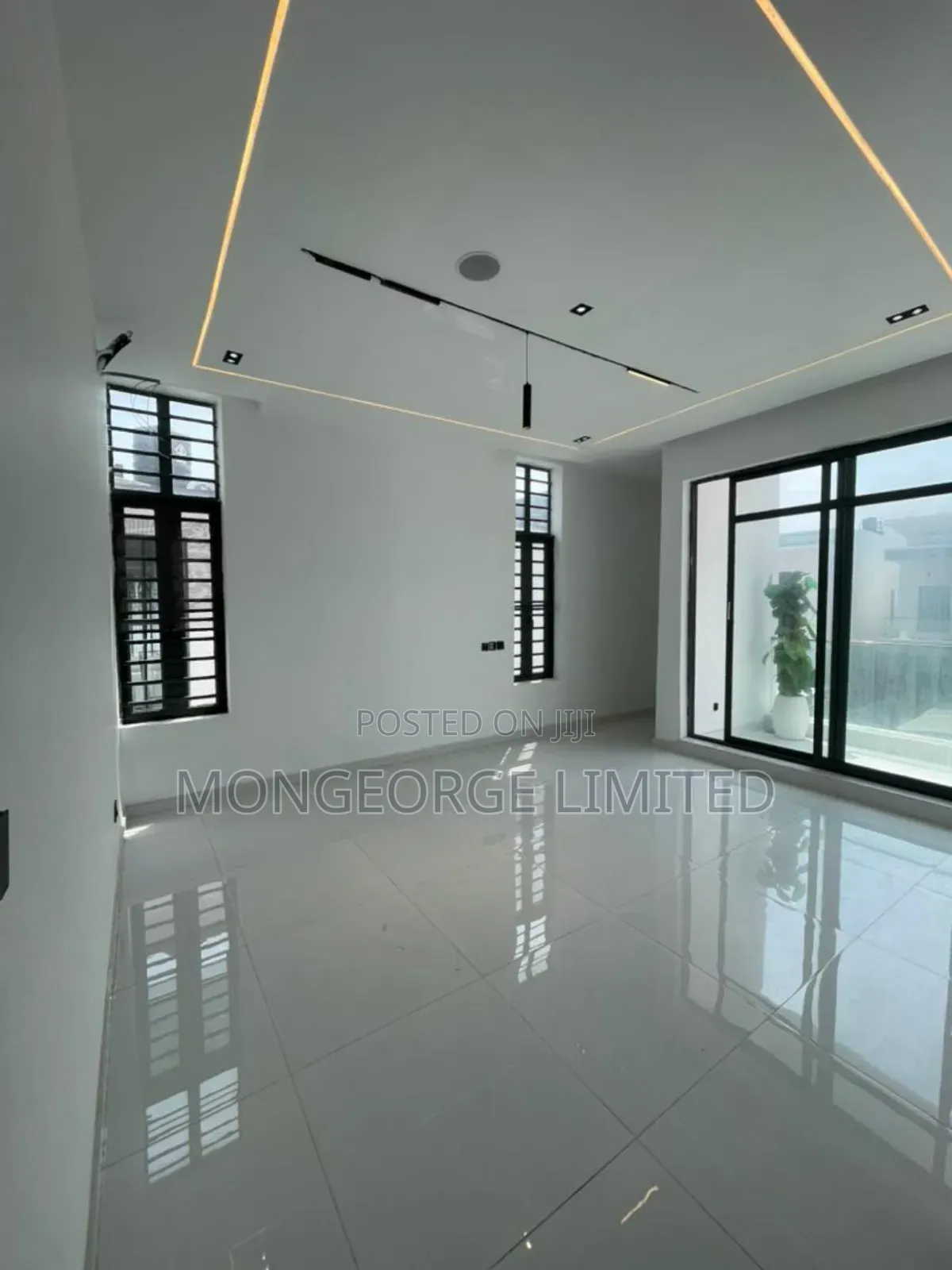 5bdrm Duplex in Chevron for sale