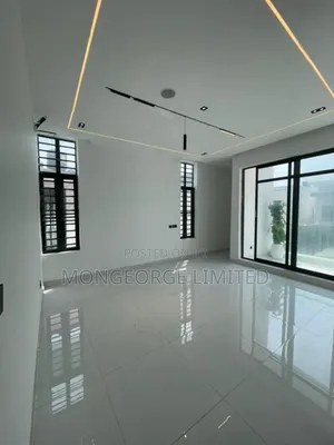 5bdrm Duplex in Chevron for sale