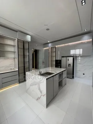 5bdrm Duplex in Chevron for sale