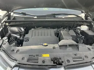 Toyota Highlander XLE 4dr SUV AWD (3.5L 6cyl 6A) 2014 Gray