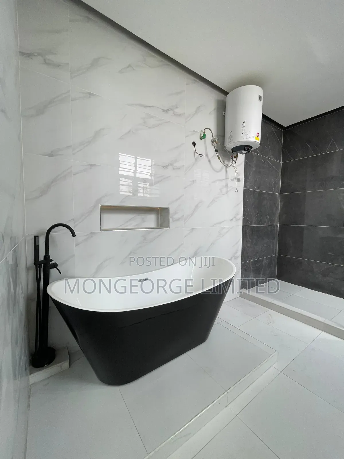 5bdrm Duplex in Chevron for sale