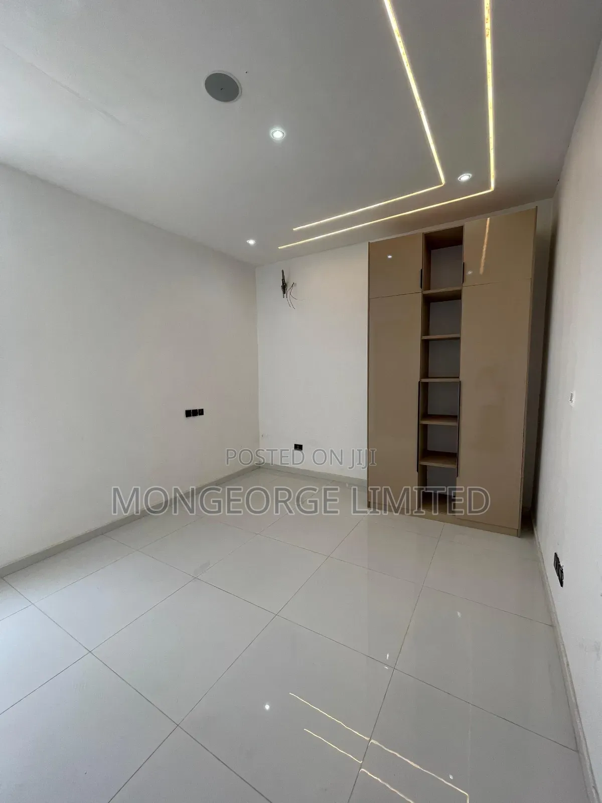5bdrm Duplex in Chevron for sale