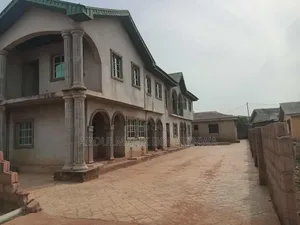 10bdrm Block of Flats in Femi Omodara Street, Sagamu for sale