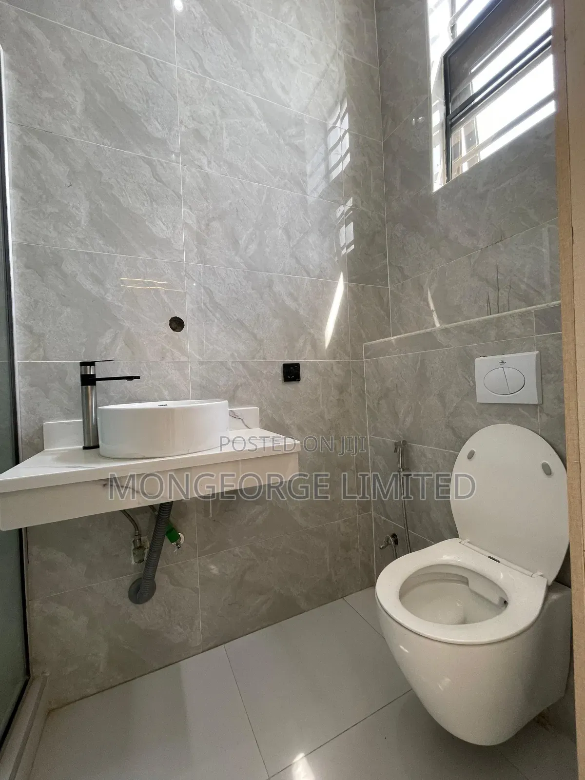 5bdrm Duplex in Chevron for sale