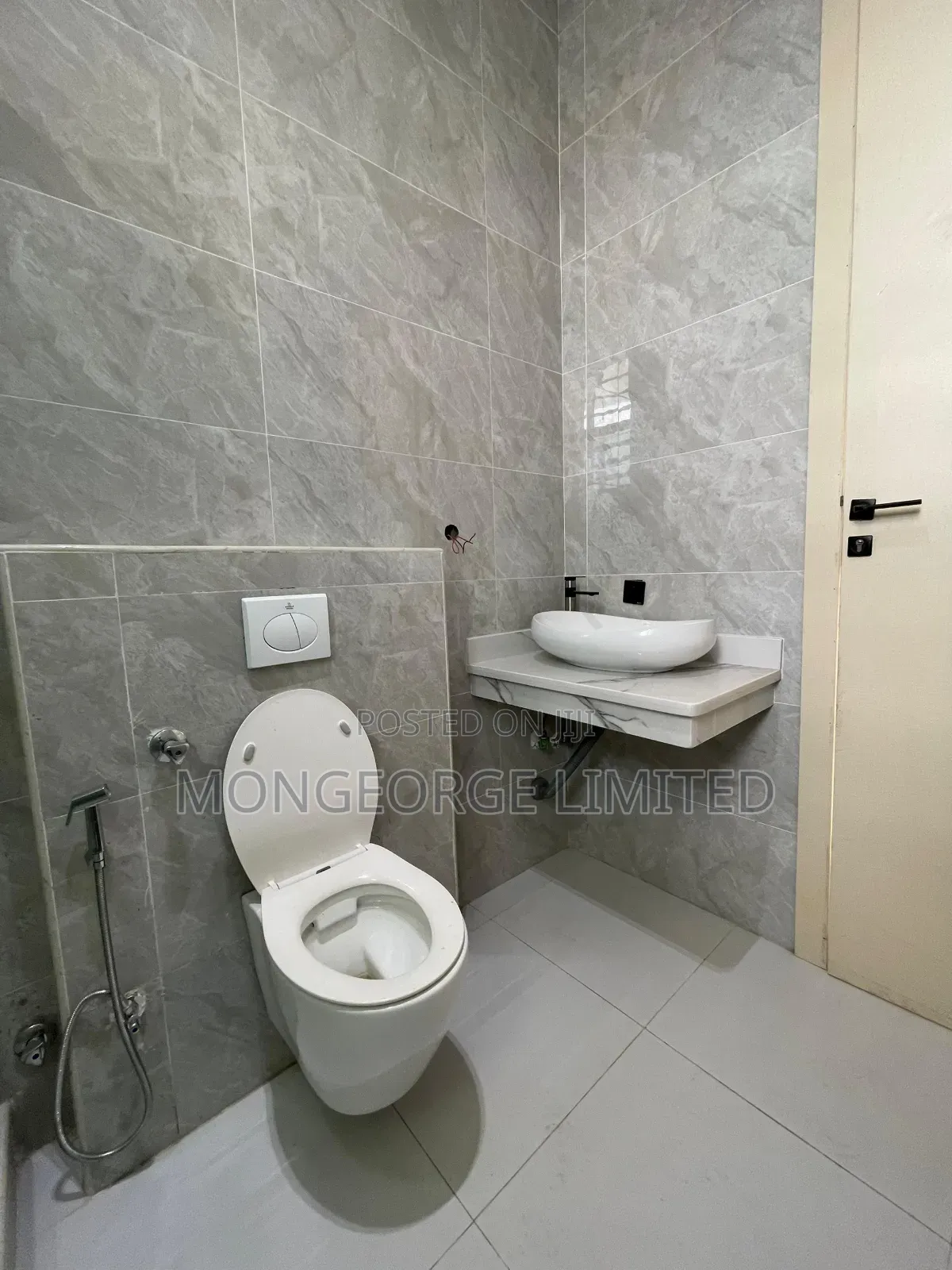 5bdrm Duplex in Chevron for sale