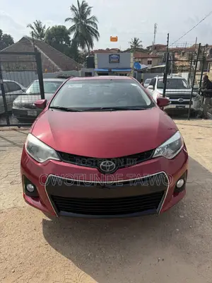 Toyota Corolla 2015 Red