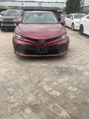 Toyota Camry LE FWD (2.5L 4cyl 8AM) 2018 Red