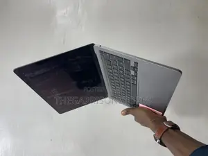 Laptop Apple MacBook Pro 2020 M1 8GB Intel Core i5 SSD 256GB