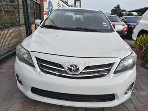 Toyota Corolla LE Special Edition 4dr Sedan (1.8L 4cyl 4A) 2013 White