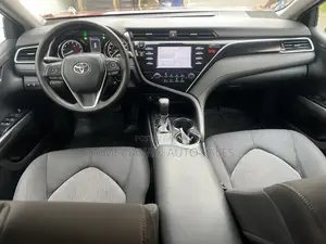 Toyota Camry LE FWD (2.5L 4cyl 8AM) 2018 Red