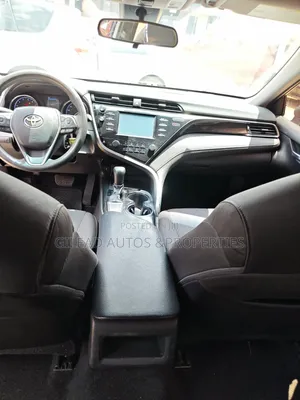 Toyota Camry LE (2.5L 4cyl 8A) 2019 Red