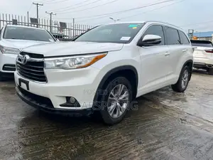 Toyota Highlander XLE 4dr SUV (3.5L 6cyl 6A) 2015 White