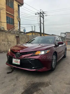 Toyota Camry LE FWD (2.5L 4cyl 8AM) 2018 Red