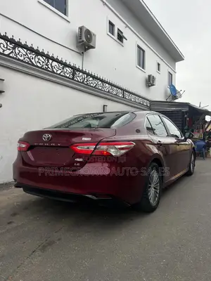 Toyota Camry LE FWD (2.5L 4cyl 8AM) 2018 Red