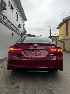 Toyota Camry LE FWD (2.5L 4cyl 8AM) 2018 Red