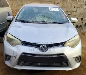 Toyota Corolla LE 4dr Sedan (1.8L 4cyl CVT) 2016 White