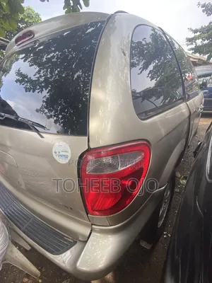 Dodge B2000 2005 Brown