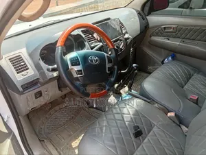 Toyota Hilux 2012 White