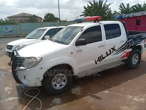 Toyota Hilux 2012 White