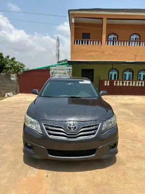 Toyota Camry SE 4dr Sedan (2.5L 4cyl 6A) 2011 Gray
