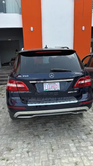 Mercedes-Benz M Class ML350 4dr SUV (3.5L 6cyl 7A) 2014 Blue