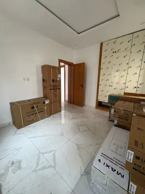 1bdrm Apartment in Lekki Phase 2 for rent