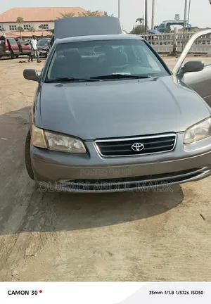 Toyota Camry LE 4dr Sedan (2.4L 4cyl 5M) 2002