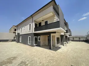 4bdrm Townhouse/Terrace in Mpape for sale