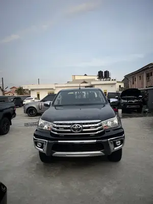 Toyota Hilux 2025 Black